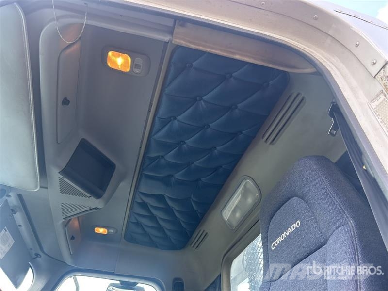 Freightliner Coronado 4x2 Winch Truck Bergungsfahrzeuge