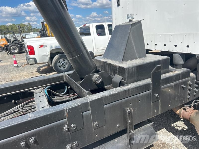 Freightliner Coronado 122 8x4 Tri/A Dump Truck Kiper tovornjaki