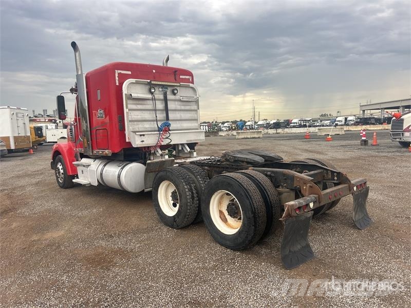 Freightliner Coronado 122SD Тягачі