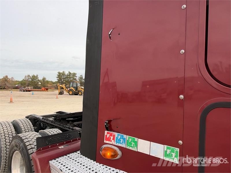 Freightliner Coronado 132 6x4 T/A Sleeper Truck Tractor (Glider Sadulveokid