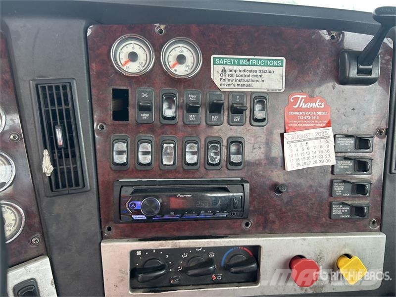 Freightliner Coronado 122 Vlačilci
