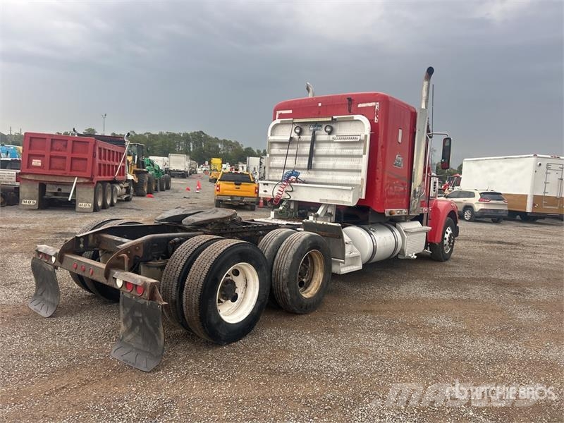 Freightliner Coronado 122SD Тягачі