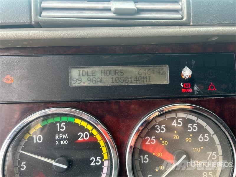 Freightliner Coronado 132 T/A Sleeper Truck Tractor 中古トラクターヘッド | トレーラーヘッド