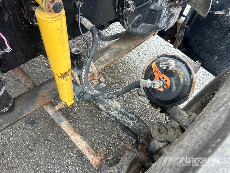 Freightliner Coronado 132 T/A Sleeper Truck Tractor 中古トラクターヘッド | トレーラーヘッド