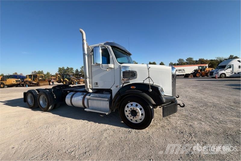Freightliner Coronado 122SD Vlačilci