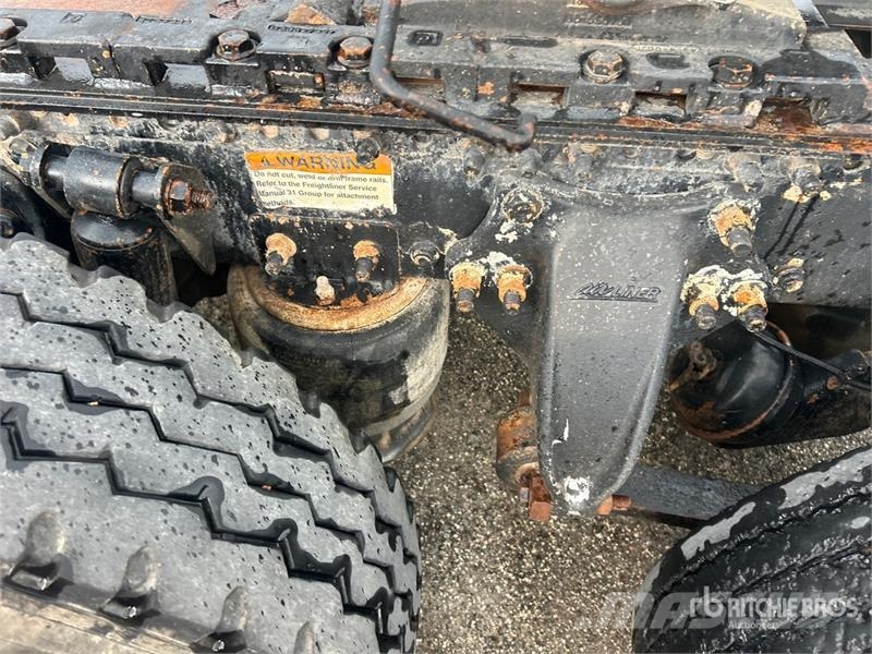 Freightliner Coronado 132 T/A Sleeper Truck Tractor 中古トラクターヘッド | トレーラーヘッド