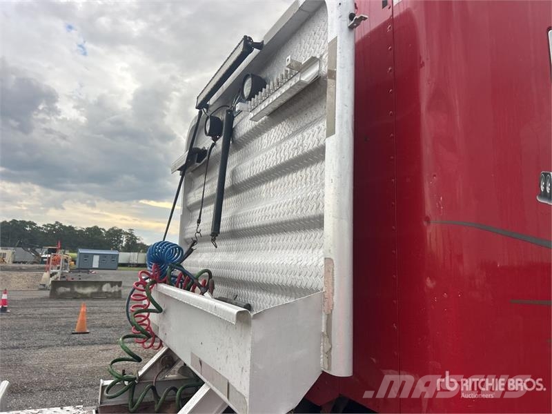 Freightliner Coronado 122SD Тягачі