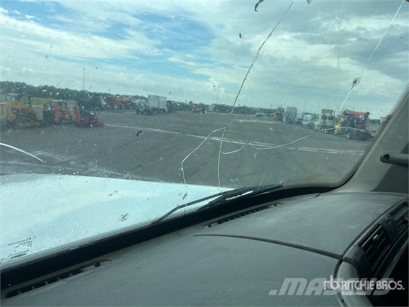 Freightliner Coronado 132 T/A Sleeper Truck Tractor 中古トラクターヘッド | トレーラーヘッド