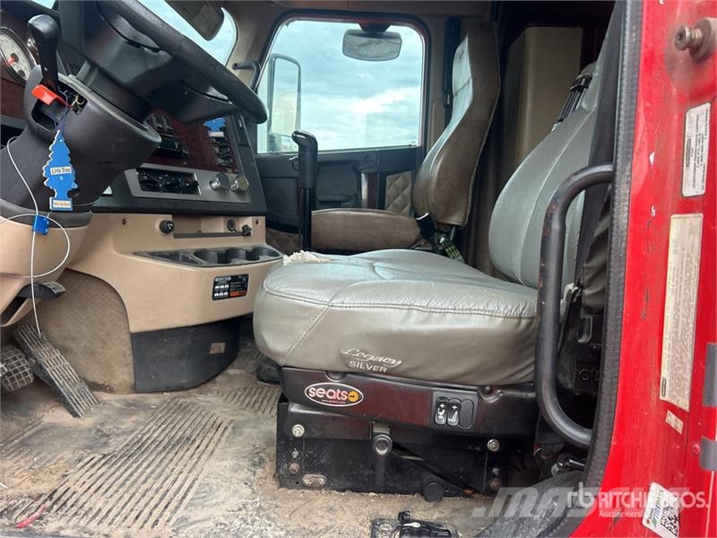 Freightliner Coronado 122SD Тягачі