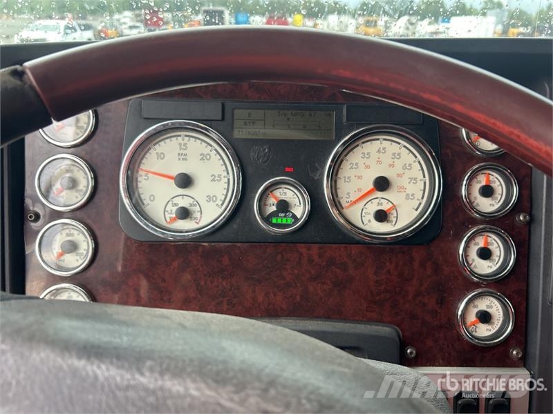 Freightliner Coronado 122SD Тягачі