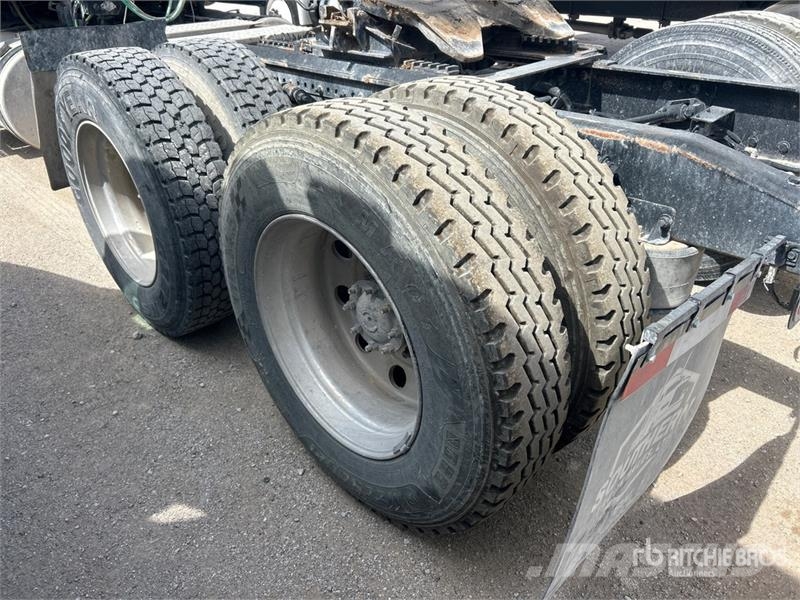 Freightliner Coronado 122SD 中古トラクターヘッド | トレーラーヘッド