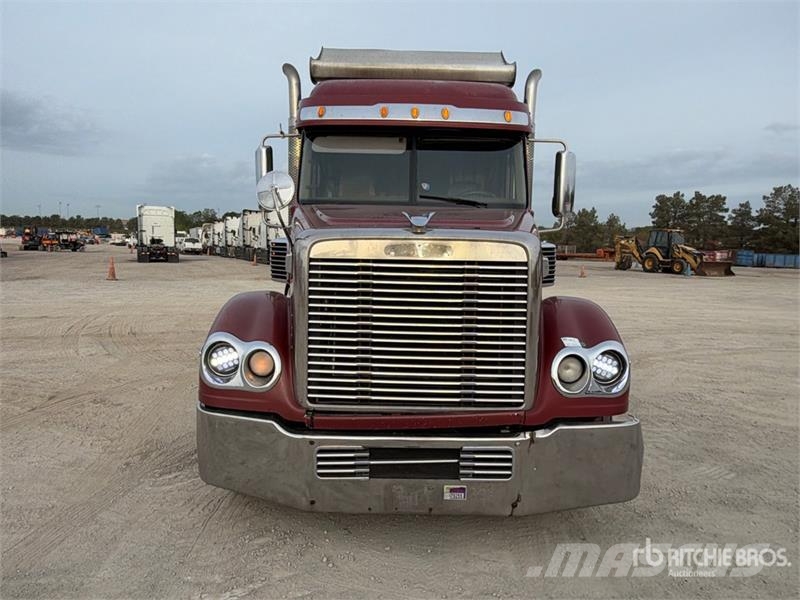 Freightliner Coronado 132 6x4 T/A Sleeper Truck Tractor (Glider Sadulveokid
