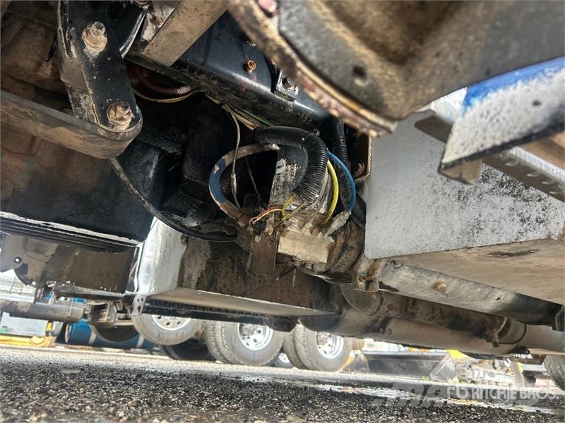 Freightliner Coronado 132 T/A Sleeper Truck Tractor 中古トラクターヘッド | トレーラーヘッド