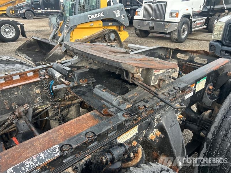 Freightliner Coronado 132 T/A Sleeper Truck Tractor 中古トラクターヘッド | トレーラーヘッド