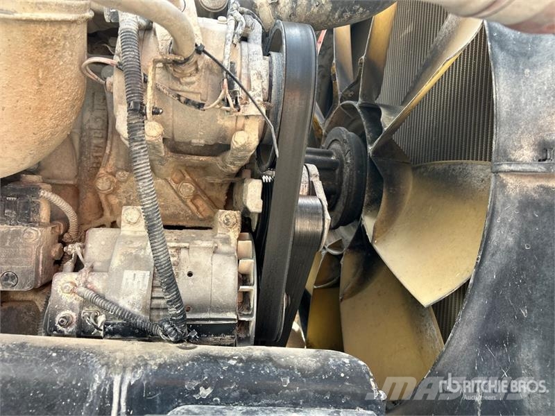 Freightliner Coronado 122SD 中古トラクターヘッド | トレーラーヘッド