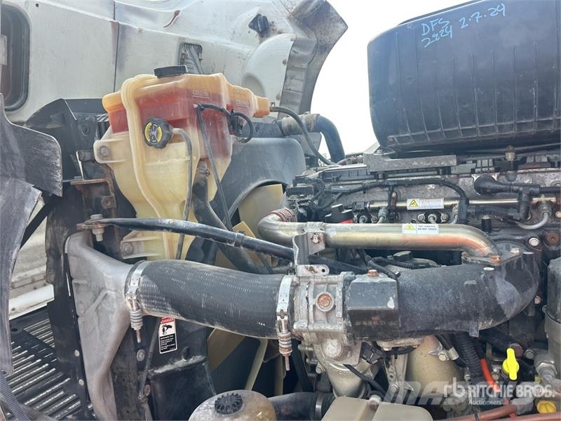 Freightliner Coronado 4x2 Winch Truck Bergungsfahrzeuge