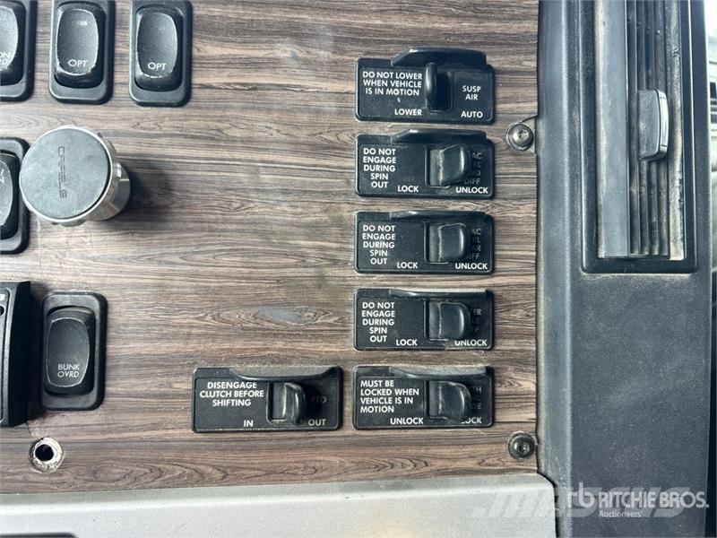 Freightliner Coronado 122SD 中古トラクターヘッド | トレーラーヘッド