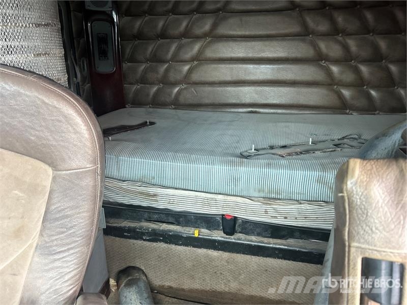 Freightliner Coronado 132 T/A Sleeper Truck Tractor 中古トラクターヘッド | トレーラーヘッド