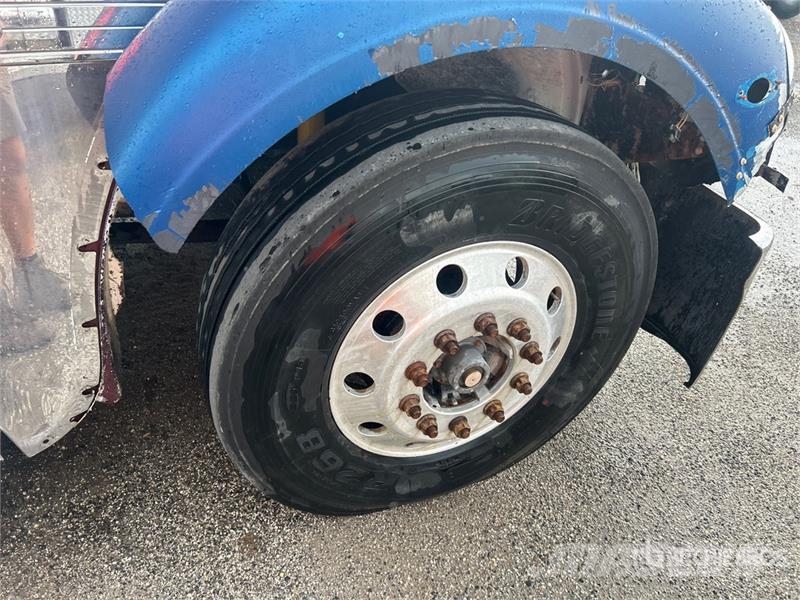Freightliner Coronado 132 T/A Sleeper Truck Tractor 中古トラクターヘッド | トレーラーヘッド
