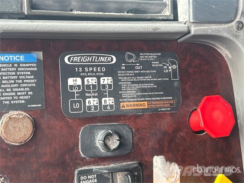 Freightliner Coronado 132 T/A Sleeper Truck Tractor 中古トラクターヘッド | トレーラーヘッド