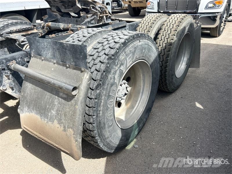 Freightliner Coronado 122SD 中古トラクターヘッド | トレーラーヘッド
