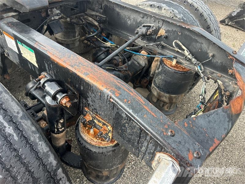 Freightliner Coronado 132 T/A Sleeper Truck Tractor 中古トラクターヘッド | トレーラーヘッド