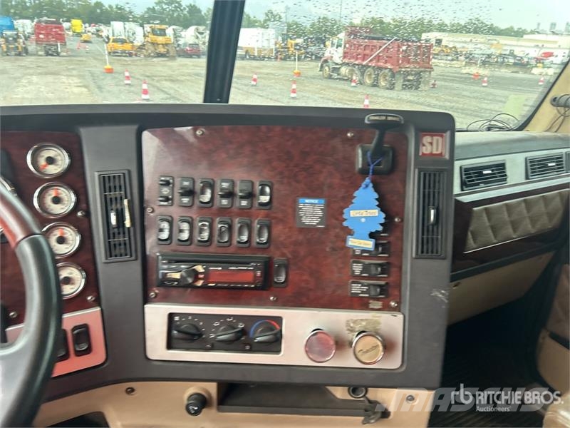 Freightliner Coronado 122SD Тягачі