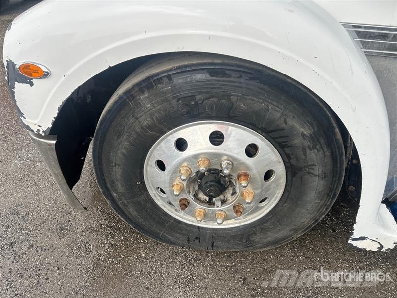 Freightliner Coronado 132 T/A Sleeper Truck Tractor 中古トラクターヘッド | トレーラーヘッド
