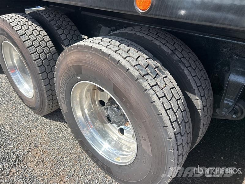 Freightliner Coronado 122 8x4 Tri/A Dump Truck Kiper tovornjaki
