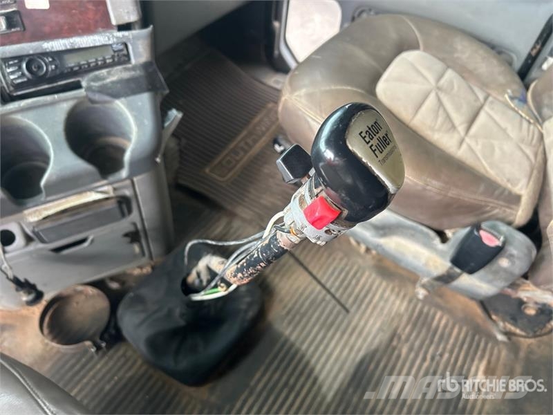 Freightliner Coronado 132 T/A Sleeper Truck Tractor 中古トラクターヘッド | トレーラーヘッド