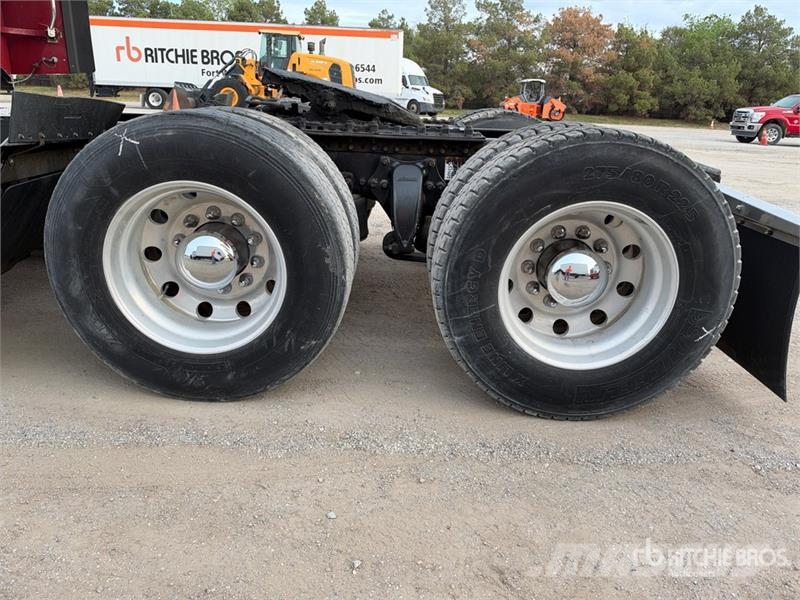 Freightliner Coronado 132 6x4 T/A Sleeper Truck Tractor (Glider Sadulveokid