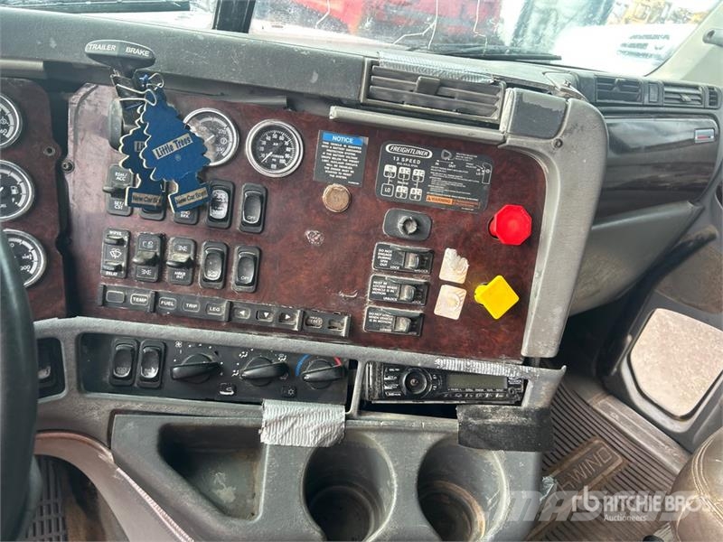 Freightliner Coronado 132 T/A Sleeper Truck Tractor 中古トラクターヘッド | トレーラーヘッド