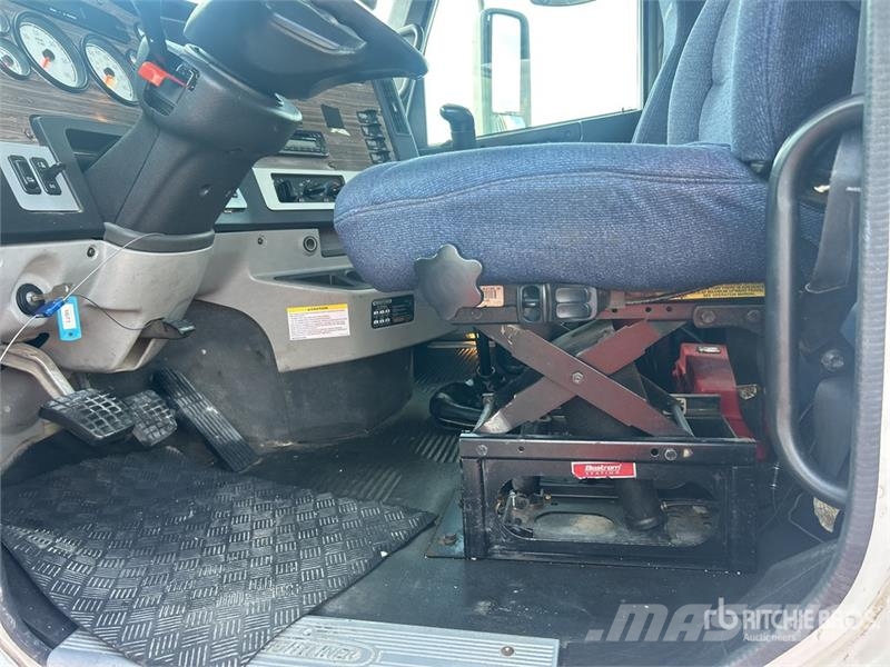 Freightliner Coronado 4x2 Winch Truck Bergungsfahrzeuge