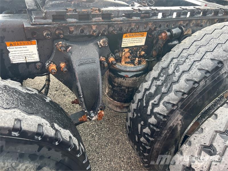 Freightliner Coronado 132 T/A Sleeper Truck Tractor 中古トラクターヘッド | トレーラーヘッド