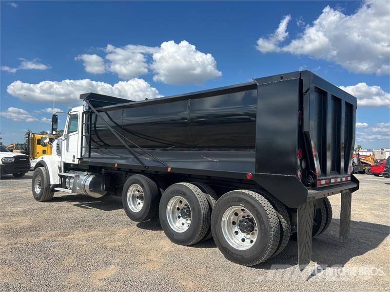 Freightliner Coronado 122 8x4 Tri/A Dump Truck Kiper tovornjaki
