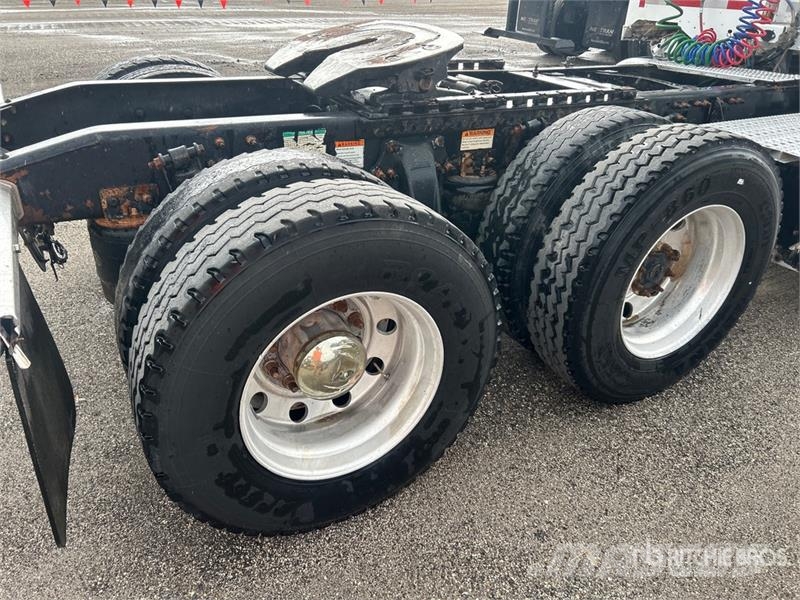 Freightliner Coronado 132 T/A Sleeper Truck Tractor 中古トラクターヘッド | トレーラーヘッド