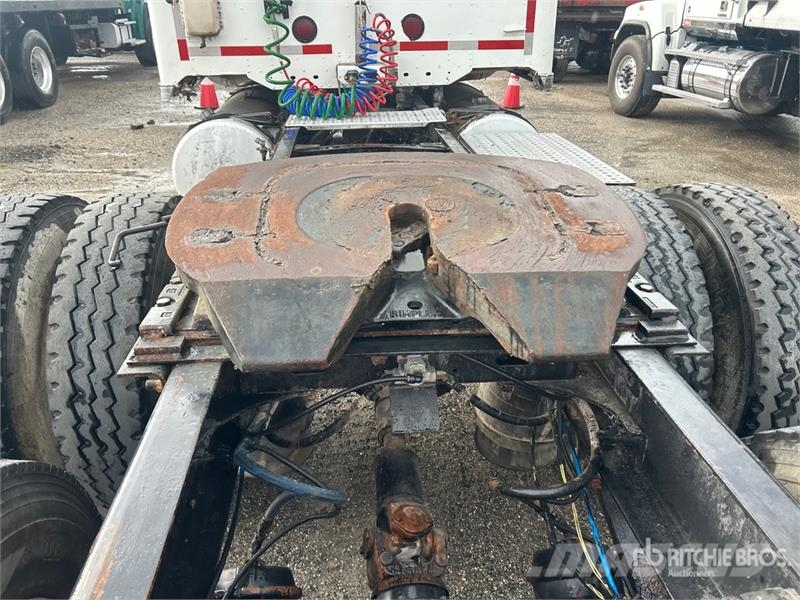 Freightliner Coronado 132 T/A Sleeper Truck Tractor 中古トラクターヘッド | トレーラーヘッド