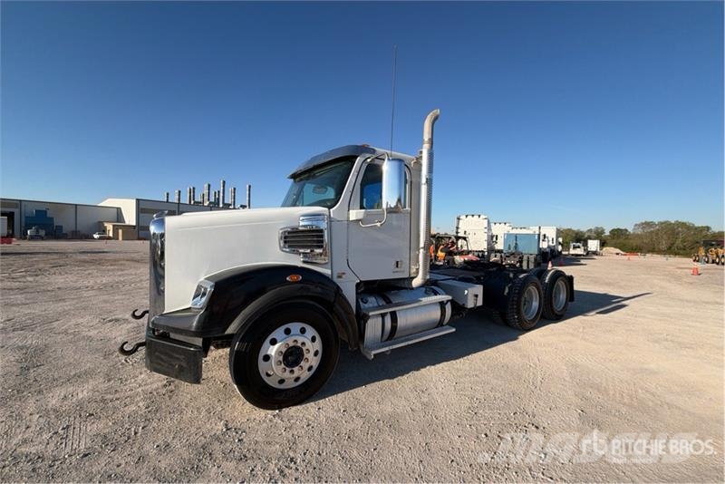 Freightliner Coronado 122SD Vlačilci