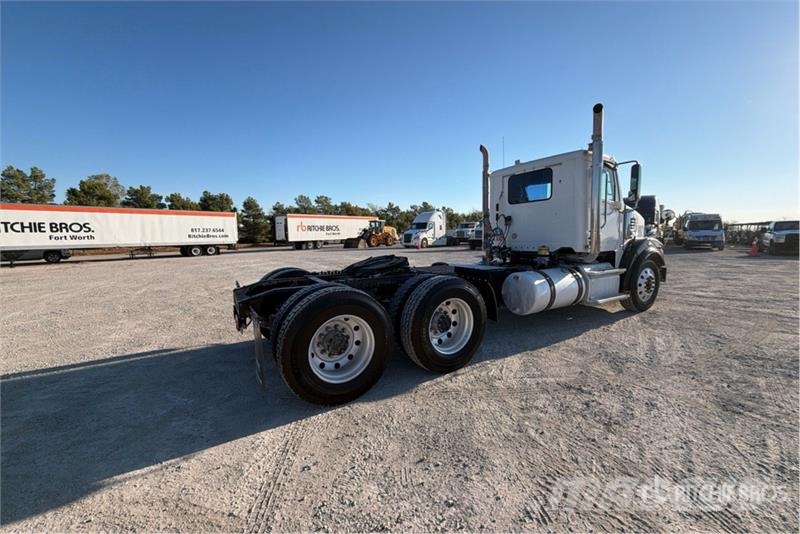 Freightliner Coronado 122SD Vlačilci