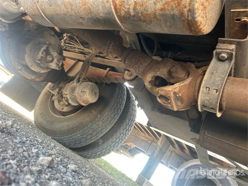 Freightliner DM47B TR on Freightliner M2106 4x4 Digger Derrick Камиони с подвижни сондажни кули