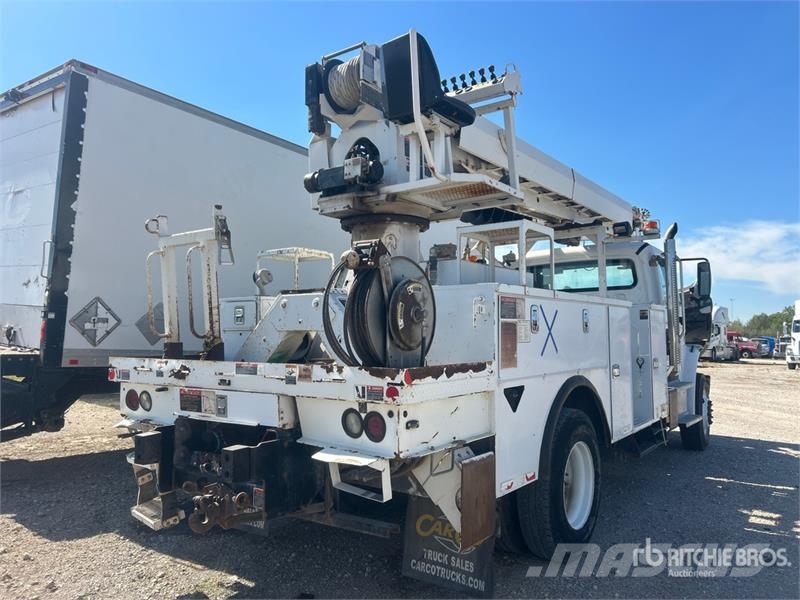 Freightliner DM47B TR on Freightliner M2106 4x4 Digger Derrick Камиони с подвижни сондажни кули