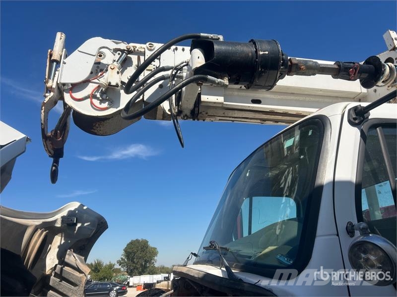 Freightliner DM47B TR on Freightliner M2106 4x4 Digger Derrick Камиони с подвижни сондажни кули