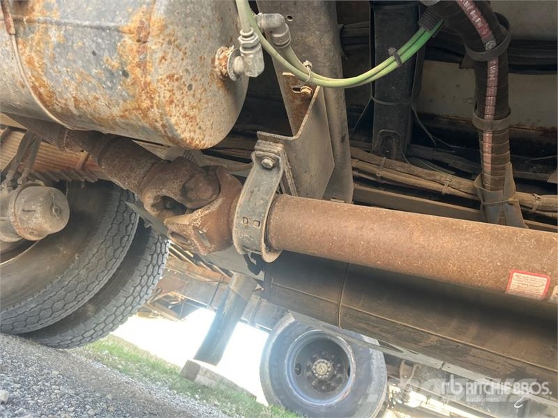 Freightliner DM47B TR on Freightliner M2106 4x4 Digger Derrick Камиони с подвижни сондажни кули