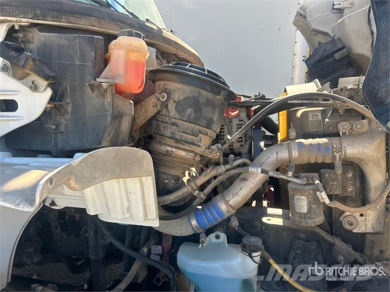 Freightliner DM47B TR on Freightliner M2106 4x4 Digger Derrick Камиони с подвижни сондажни кули