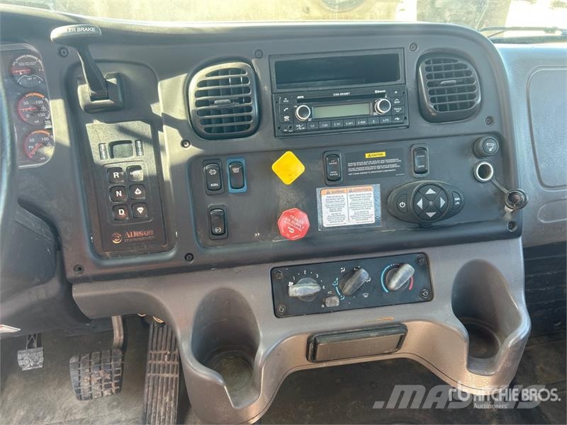 Freightliner DM47B TR on Freightliner M2106 4x4 Digger Derrick Камиони с подвижни сондажни кули