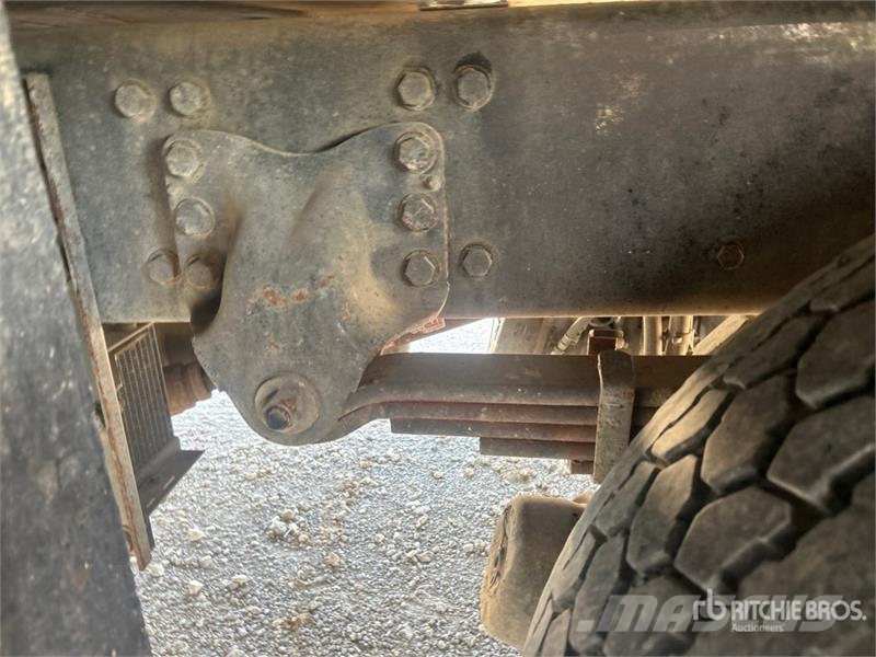 Freightliner DM47B TR on Freightliner M2106 4x4 Digger Derrick Камиони с подвижни сондажни кули