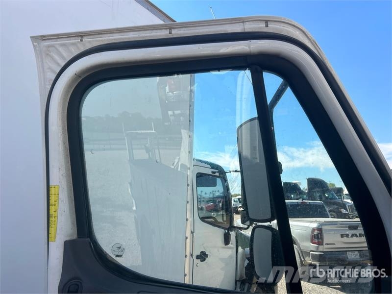 Freightliner DM47B TR on Freightliner M2106 4x4 Digger Derrick Камиони с подвижни сондажни кули