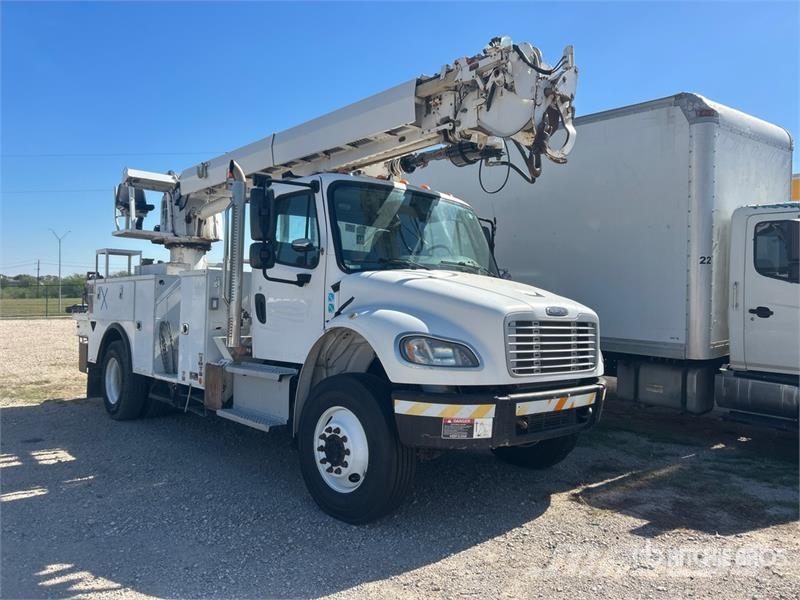 Freightliner DM47B TR on Freightliner M2106 4x4 Digger Derrick Камиони с подвижни сондажни кули
