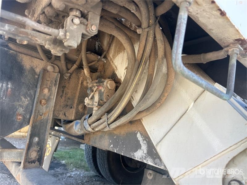 Freightliner DM47B TR on Freightliner M2106 4x4 Digger Derrick Камиони с подвижни сондажни кули
