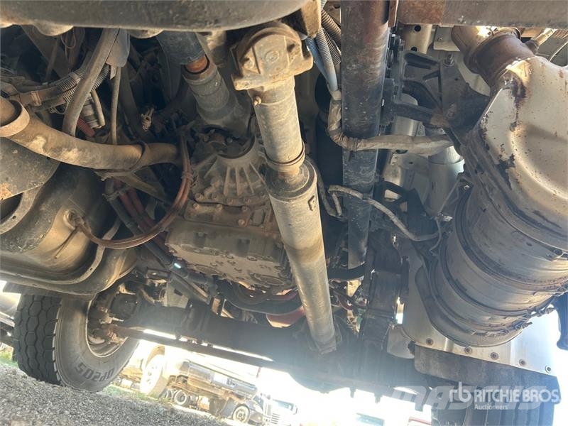 Freightliner DM47B TR on Freightliner M2106 4x4 Digger Derrick Камиони с подвижни сондажни кули